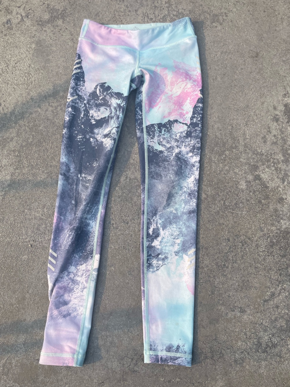 Ivivva Girls Marble-Print Performance Leggings in Pastel Blue, Pink, Gray